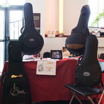 luthiers guitares et basses : Luxbag  - Au salon de la guitare de la Bellevilloise 2015