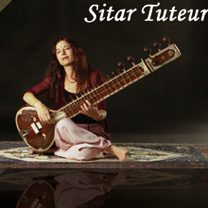 apprendre guitare : Brigitte Menon - Sitar Tuteur débutant 1 avec laguitare.com