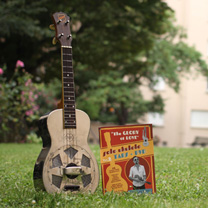  Ukulelezaza Solo Ukulele Book avec le site de guitare LaGuitare.Com 