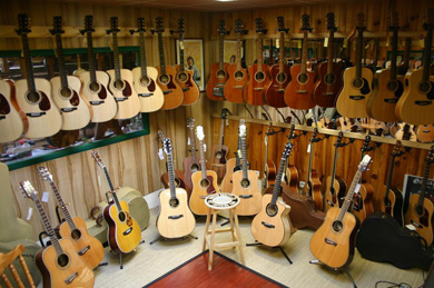 Custom Guitar Shop - Guy et Gurban Oudenot - Laguitare.com