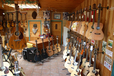 Custom Guitar Shop - Guy et Gurban Oudenot - Laguitare.com