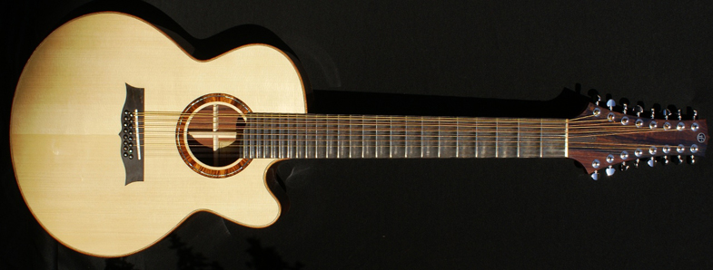 Thomas Fejoz - luthier - 16 cordes - laguitare.com