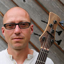 video guitare : DAB Guitare Anthony Delannoy - Basses Anmael 4 et 5 cordes avec laguitare.com