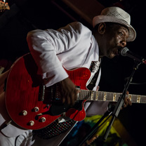 Sur Scne guitare : Lucky Peterson - Concert au New Morning avec laguitare.com