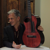 video guitare : Claudio Pagelli - The Holy Grail Guitar Show 2015 avec laguitare.com