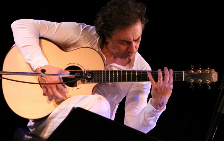 Pierre Bensusan - Guitare - Vividly - laguitare.com