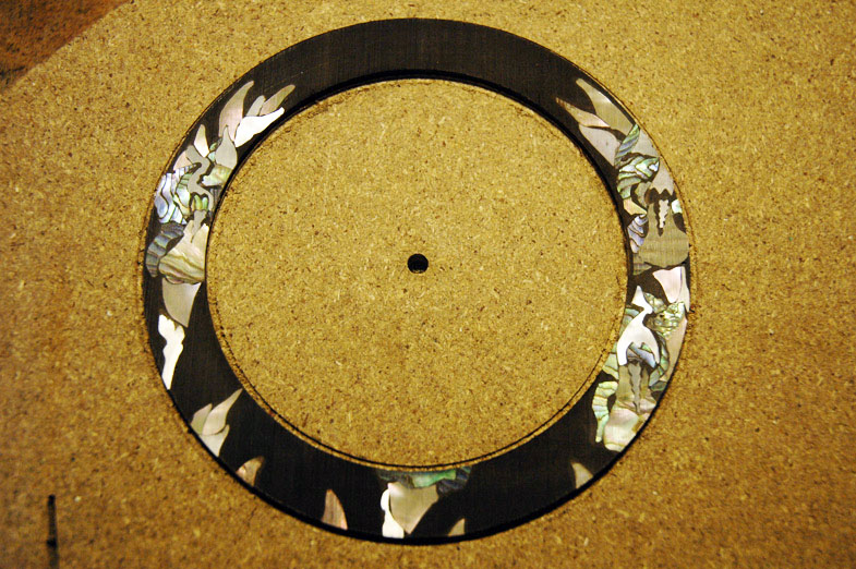 Pierrick Brua - luthier guitare - incrustation - laguitare.com