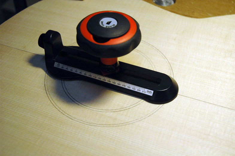 Pierrick Brua - luthier guitare - incrustation - laguitare.com