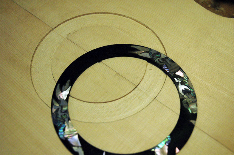 Pierrick Brua - luthier guitare - incrustation - laguitare.com