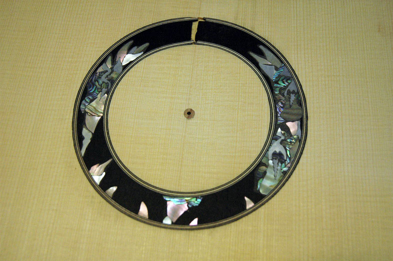 Pierrick Brua - luthier guitare - incrustation - laguitare.com