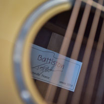 Matériel et accessoires laguitare.com : Tino Battiston - Au 2eme salon de la guitare de la Bellevilloise