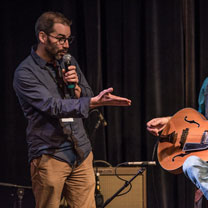 luthiers guitares et basses : Aurlien Pras  - Arch-top au salon de la guitare la bellevilloise 2016