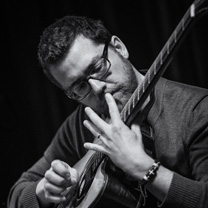 Albums CD DVD Disques guitariste : Justin Saint-Pierre - Au 2eme salon de la guitare de la Bellevilloise avec laguitare.com