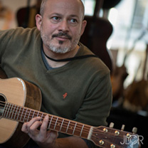luthiers guitares et basses : Richard Storchi  - Le regard du photographe au salon de la guitare