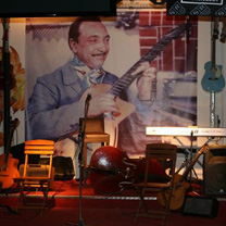 Albums CD DVD Disques guitariste : La Chope des puces - Ecole jazz manouche la Chope des Puces avec laguitare.com