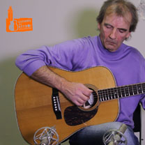 video guitare : Rozawood - HD-35 Custom au salon de la belle guitare avec laguitare.com