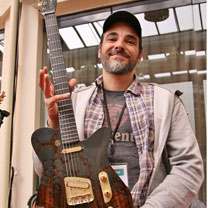 luthiers guitares et basses : San Lorenzo Guitars Sébastien Santilli  - Son stand au HGGS