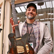 luthiers guitares et basses : San Lorenzo Guitars Sbastien Santilli  - Son stand au HGGS